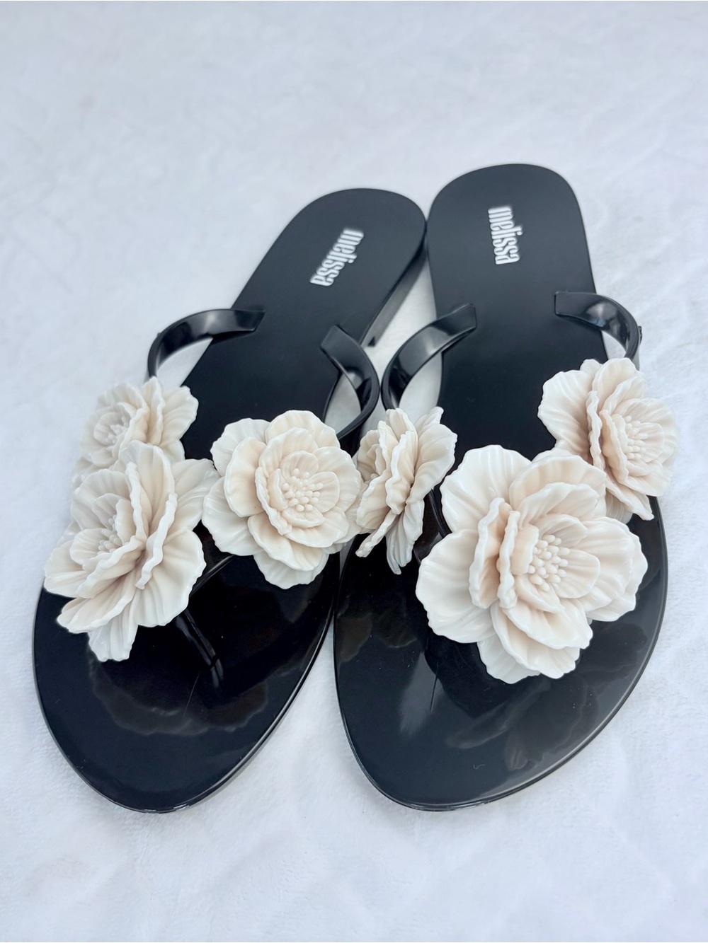 Brand New Vegan Melissa Size 7 Jelly Flip Flops Floral Appliqué Dorm Spa Resort
